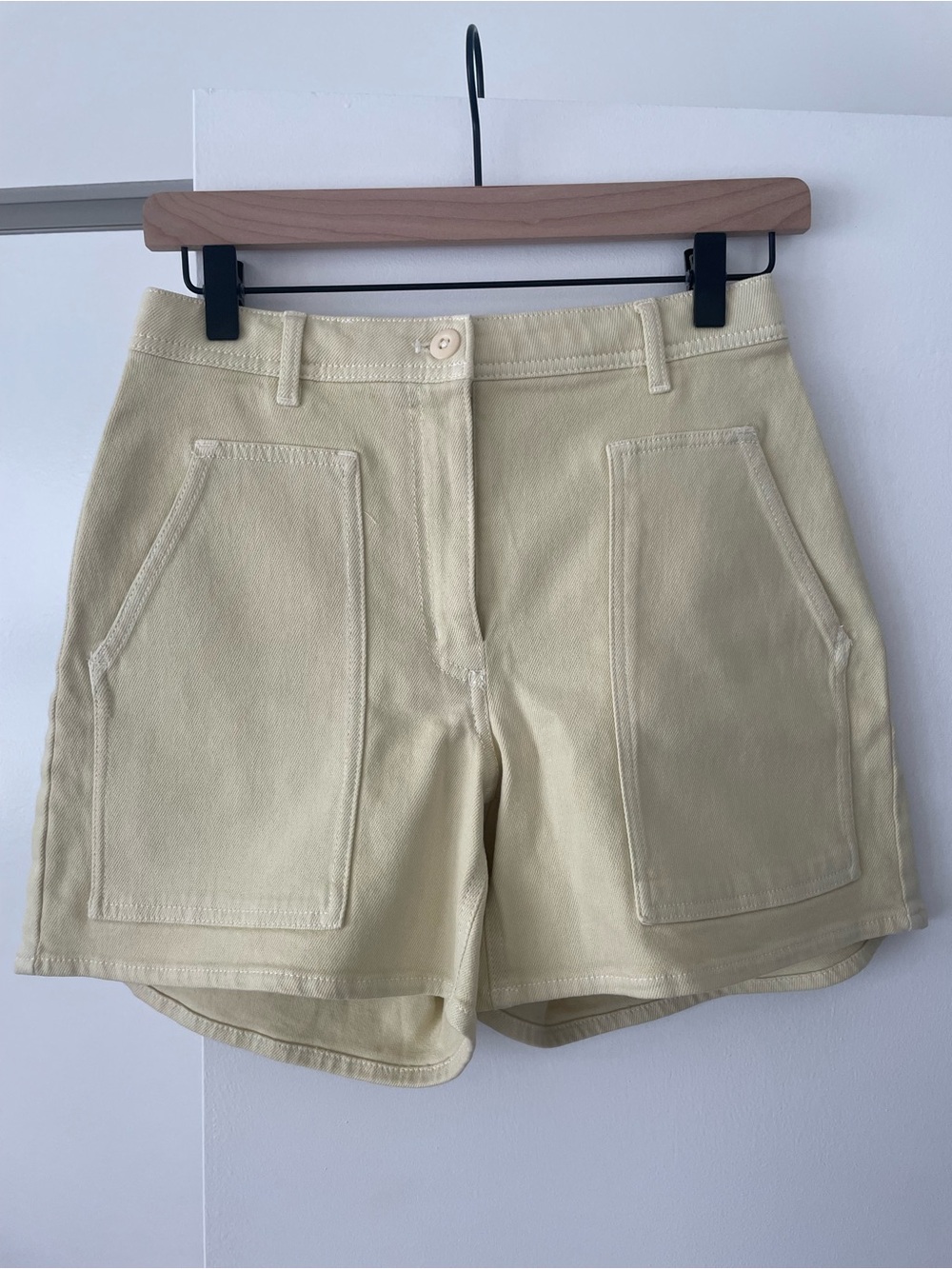 Wilfred Butter / Light Yellow High-Rise Patch Pocket Shorts